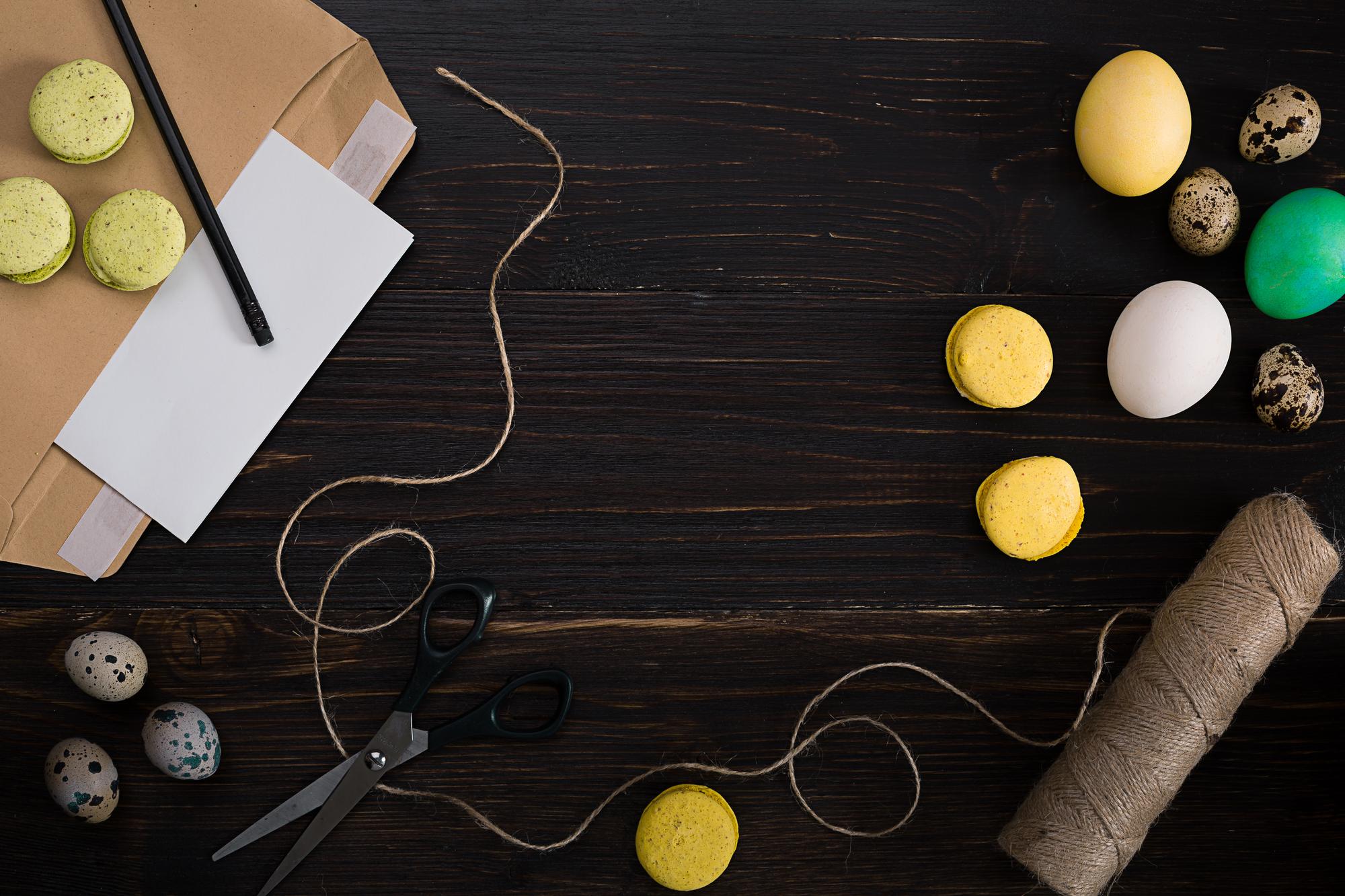 Studio workspace with threads and templates